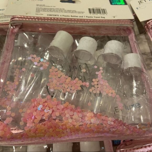 NWT Travel case with shampoo/ conditioner bottles‎ - Picture 4 of 4